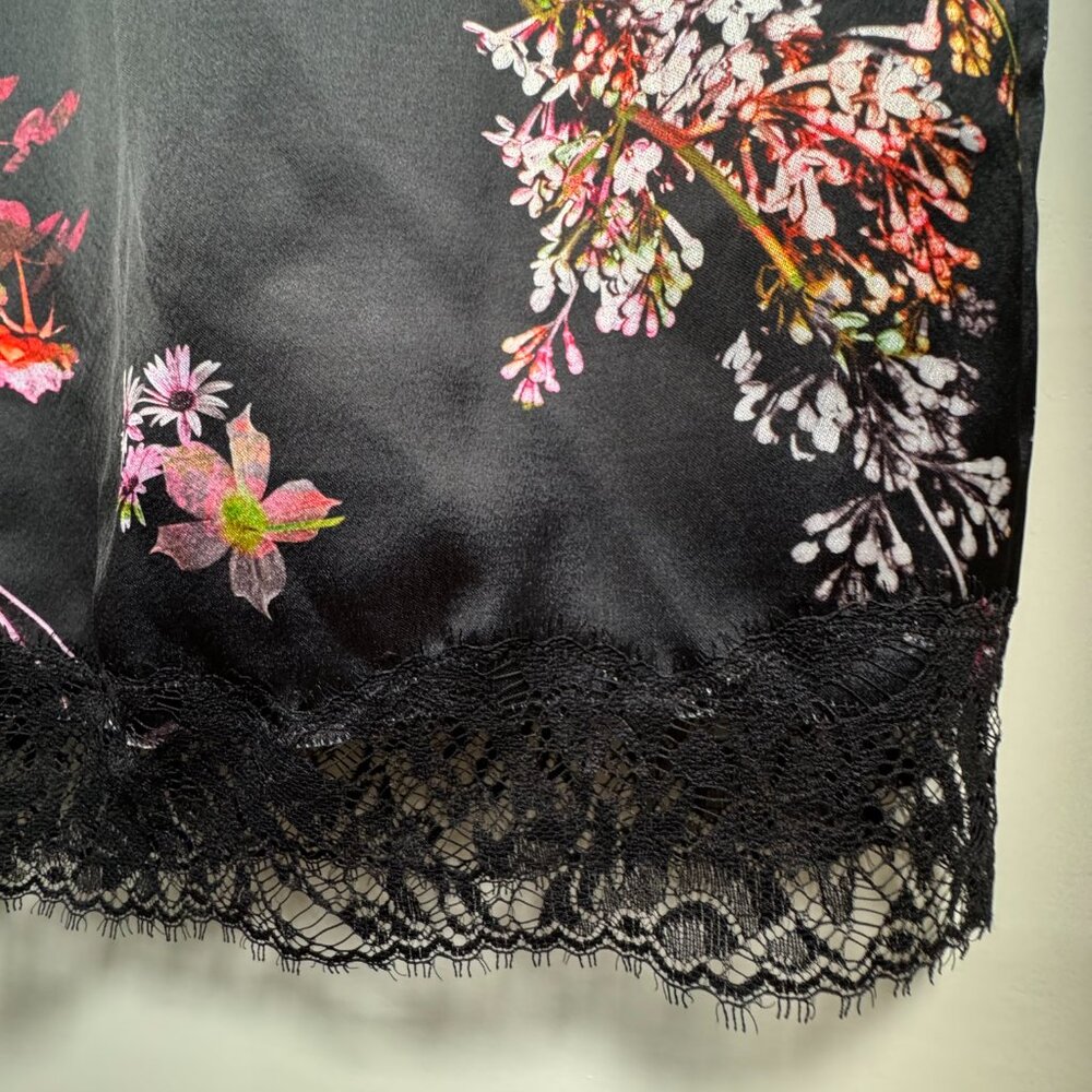 Vintage Victoria’s Secret Knee Length Black Lace Slit skirt Size Small Y2K - Picture 12 of 17